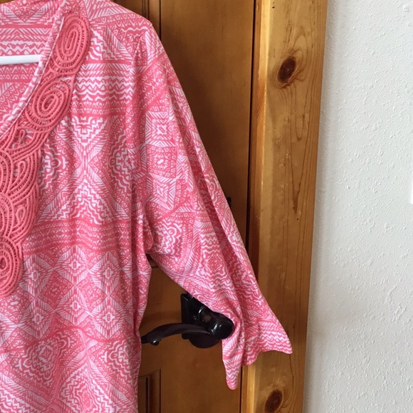 Woman’s loose-fitting top by erika, peachy pink ikat print, size XL - Picture 4 of 16